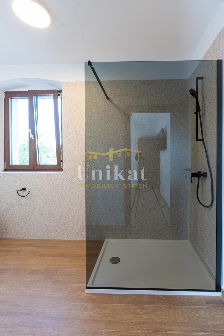 Casa in pietra ristrutturata con piscina